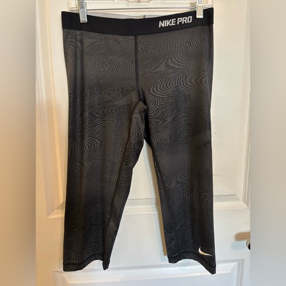Nike Pro women’s capris Lg - Picture 1 of 6
